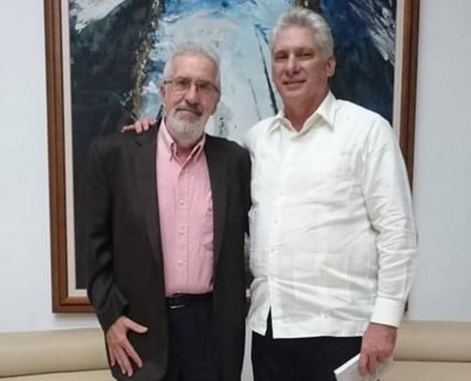 El Presidente cubano Miguel Díaz-Canel Bermúdez junto al destacado intelectual argentino Atilio Borón.