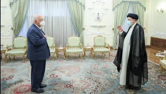 Recibimiento del presidente de Irán, Seyyed Ebrahim Raisi, al vice primer ministro de Cuba, Ricardo Cabrisas