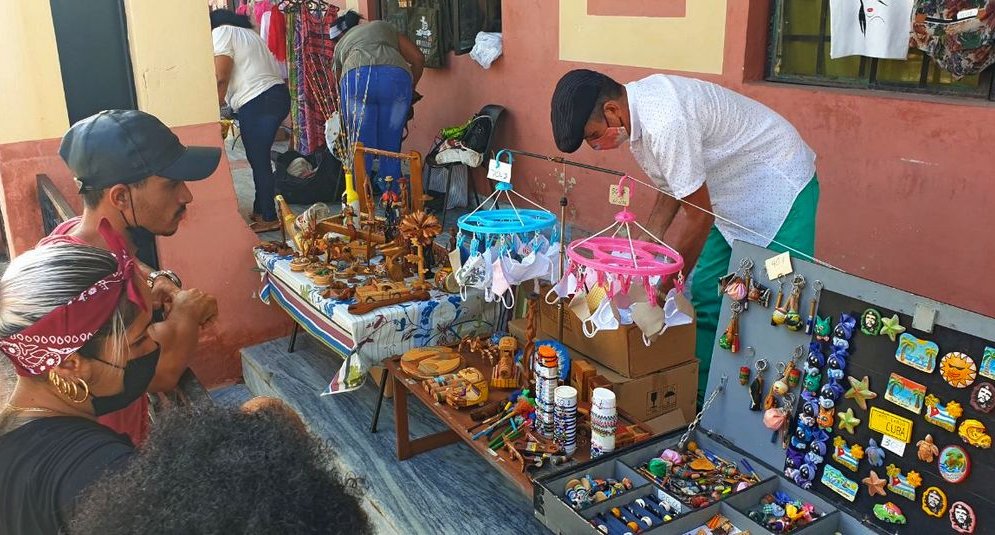 Feria Arte para Mamá en la Isla de la Juventud