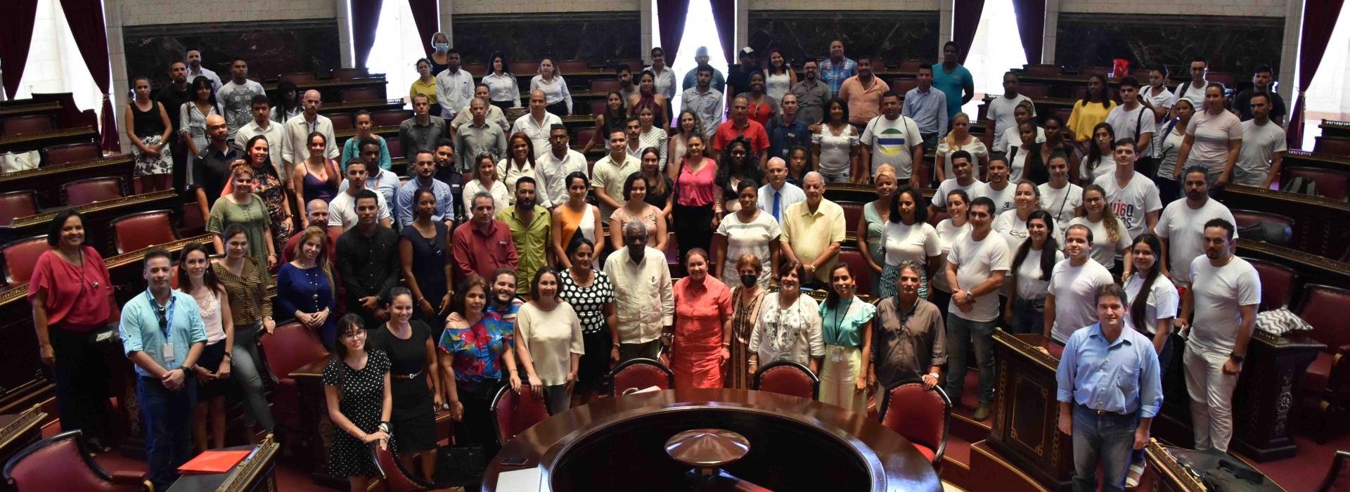 Diálogo de jóvenes trabajadores con comisiones de la Asamblea Nacional