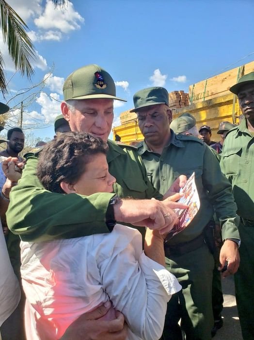 Presidente Miguel Díaz-Canel Bermúdez visita La Coloma