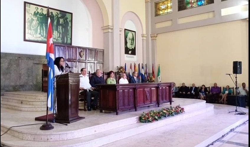 Visita de Manuel Marrero Cruz al Instituto Victoria de Girón