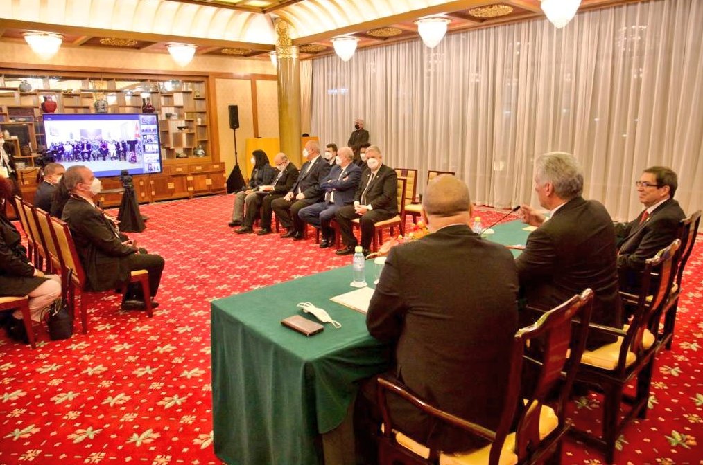 Durante un encuentro a través de videoconferencia con casi un centenar de cubanos que conforman la misión estatal de la Isla en China