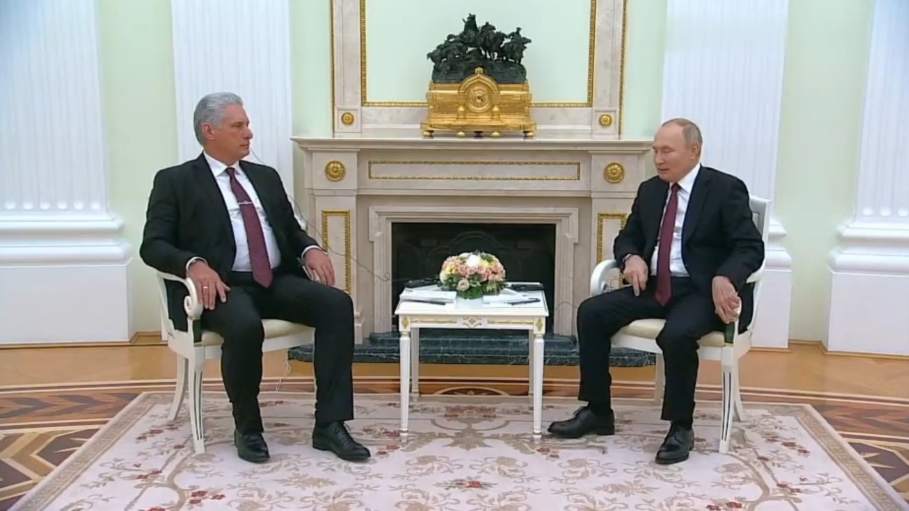 Presidentes de Cuba y Rusia sostienen conversaciones