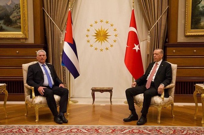 El mandatario Miguel Díaz-Canel Bermúdez fue recibido oficialmente por su homólogo, el Presidente de Türkiye, Recep Tayyip Erdogan.
