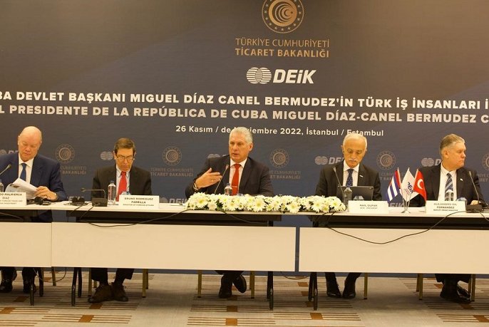 Díaz-Canel de visita por Turquía