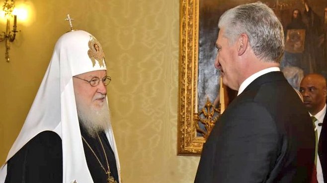 El Presidente cubano, Miguel Díaz-Canel Bermúdez, junto a Su Santidad Kirill