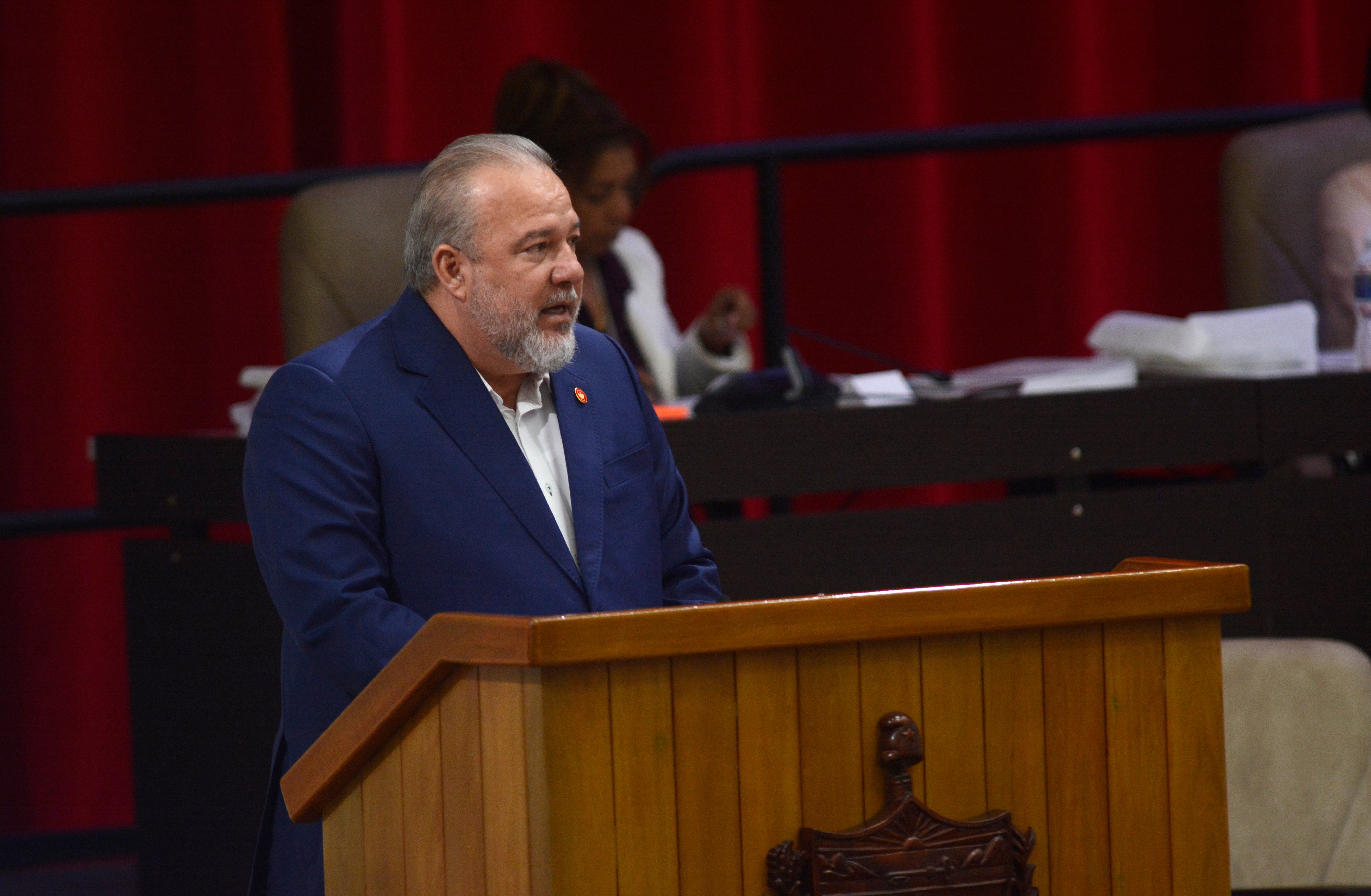 Para ganar el combate contra la corrupción es vital romper el triángulo conformado por la necesidad, la posibilidad y la codicia, aseguró el Primer Ministro, Manuel Marrero Cruz.