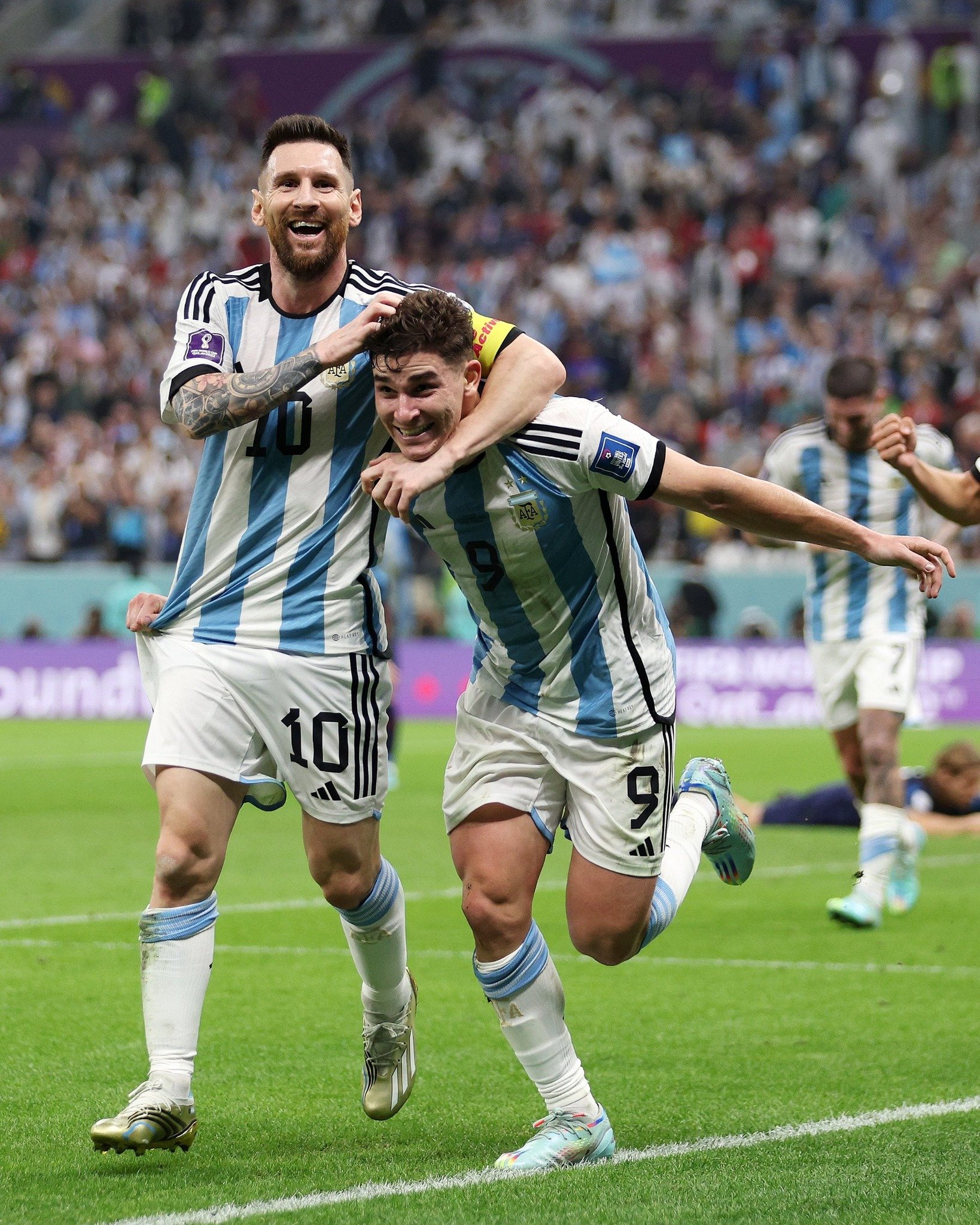 Lionel Messi y Julián Álvarez