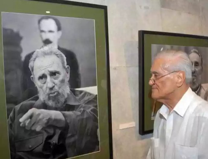 Miyar Barrueco se desempeñó durante años en el cargo de Secretario del Consejo de Estado de la República de Cuba y trabajó junto al Comandante en Jefe Fidel Castro Ruz