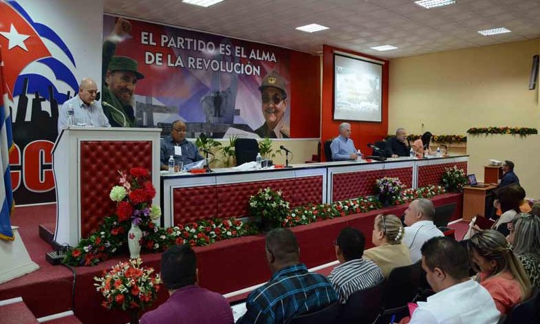 Miguel Díaz-Canel Bermúdez en reunión de trabajo en la provincia de Camagüey