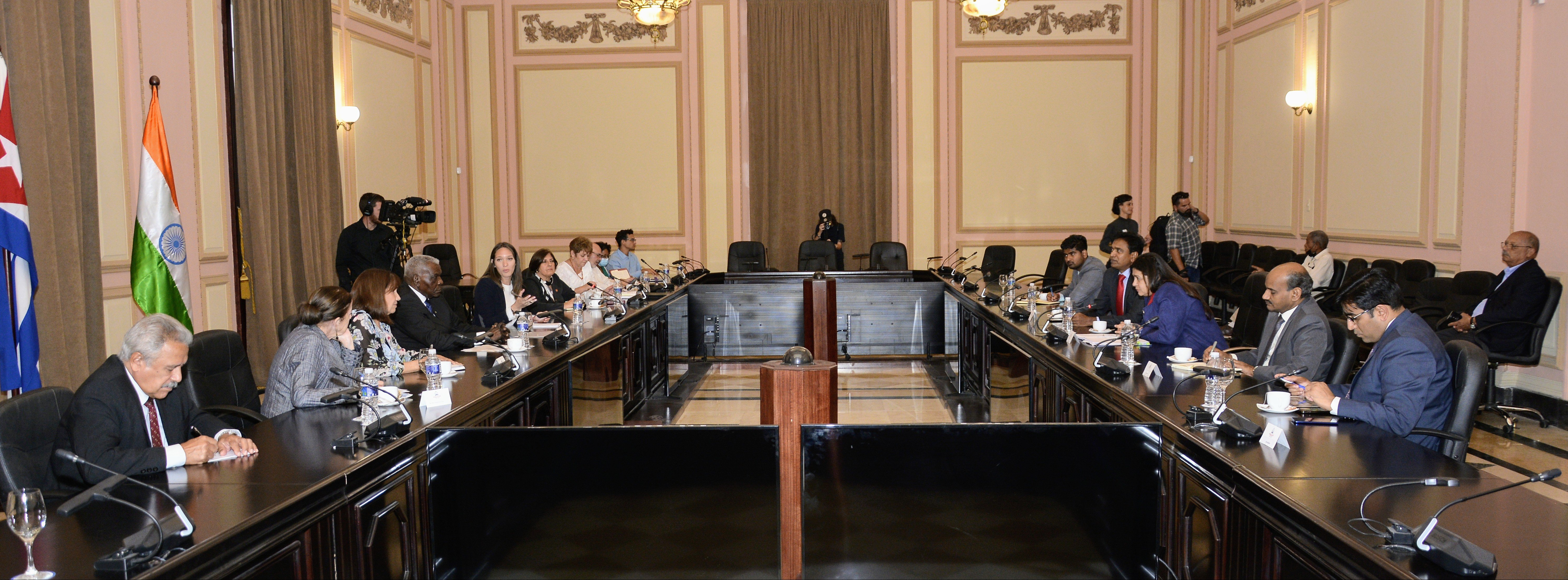 Encuentro de Esteban Lazo Hernández con la Ministra de Estado de Asuntos Exteriores y Cultura de la República de la India, Meenakashi Lekhi