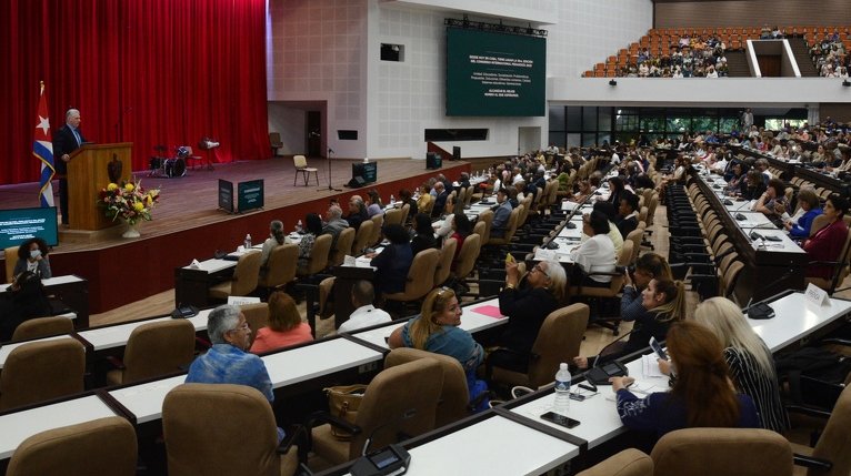 En opinión del Presidente cubano, el evento potenciará el papel de la educación como principal resorte para el uso de la ciencia, la tecnología y la innovación.