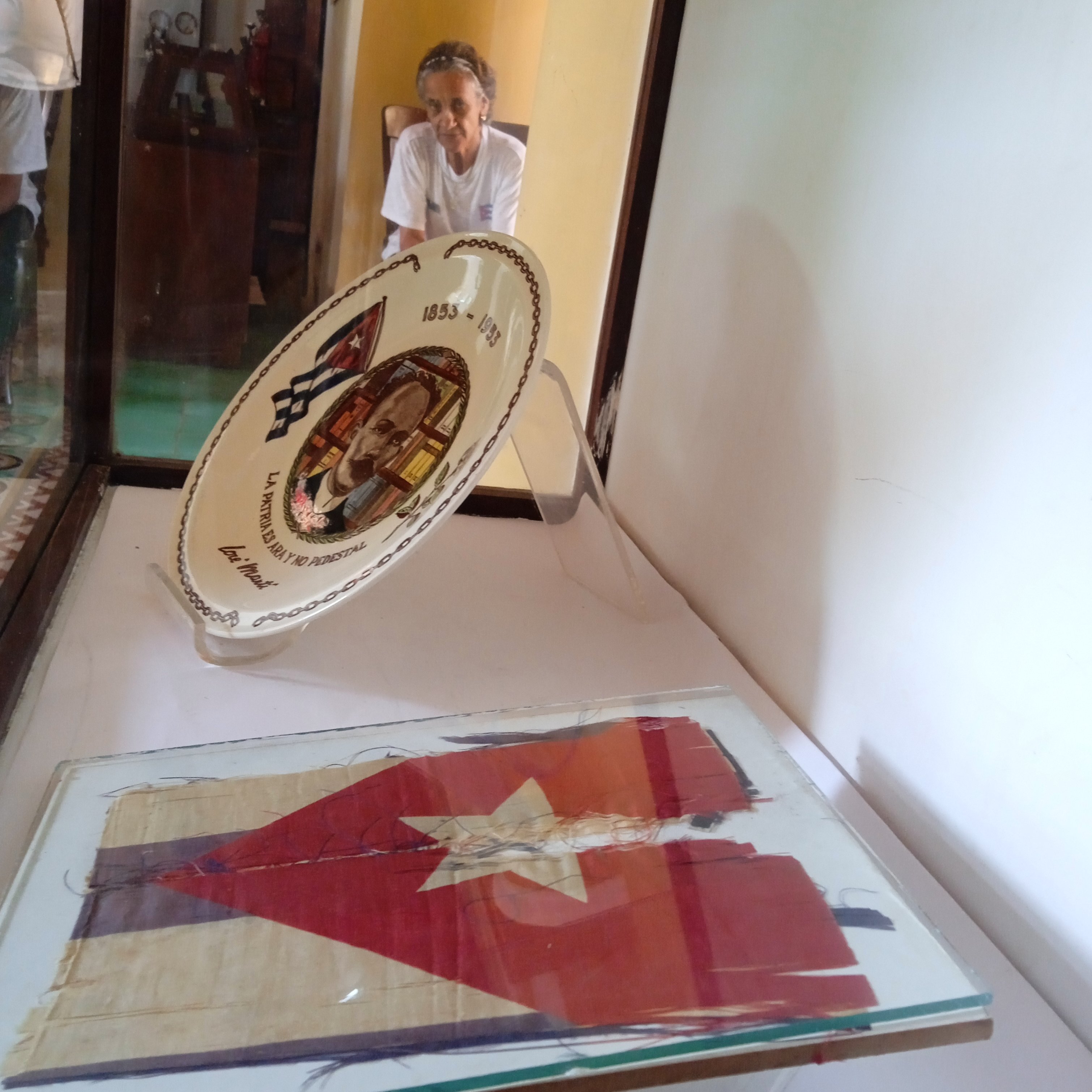 Una bandera sostenida por Martí se expone en una de las salas del Museo Provincial de Historia de Ciego de Ávila.