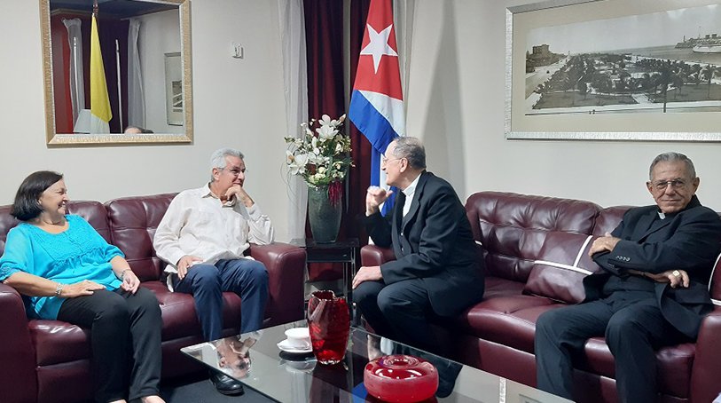 Llegó a Cuba el cardenal Beniamino Stella