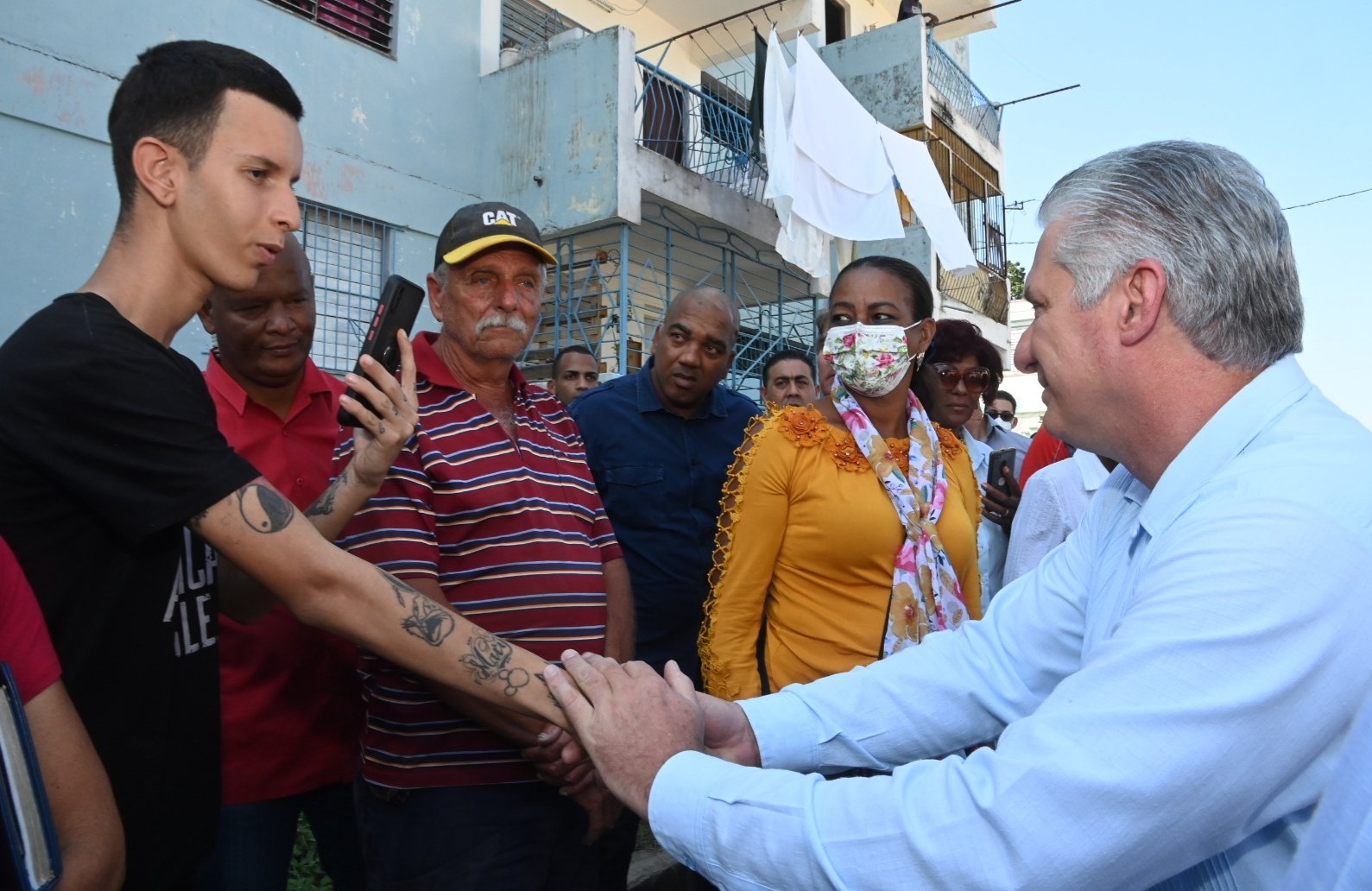 El Presidente cubano intercambio con habitantes del barrio habanero El Moro-Portocarrero