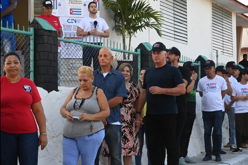 Miguel Díaz-Canel ejerce su derecho al voto