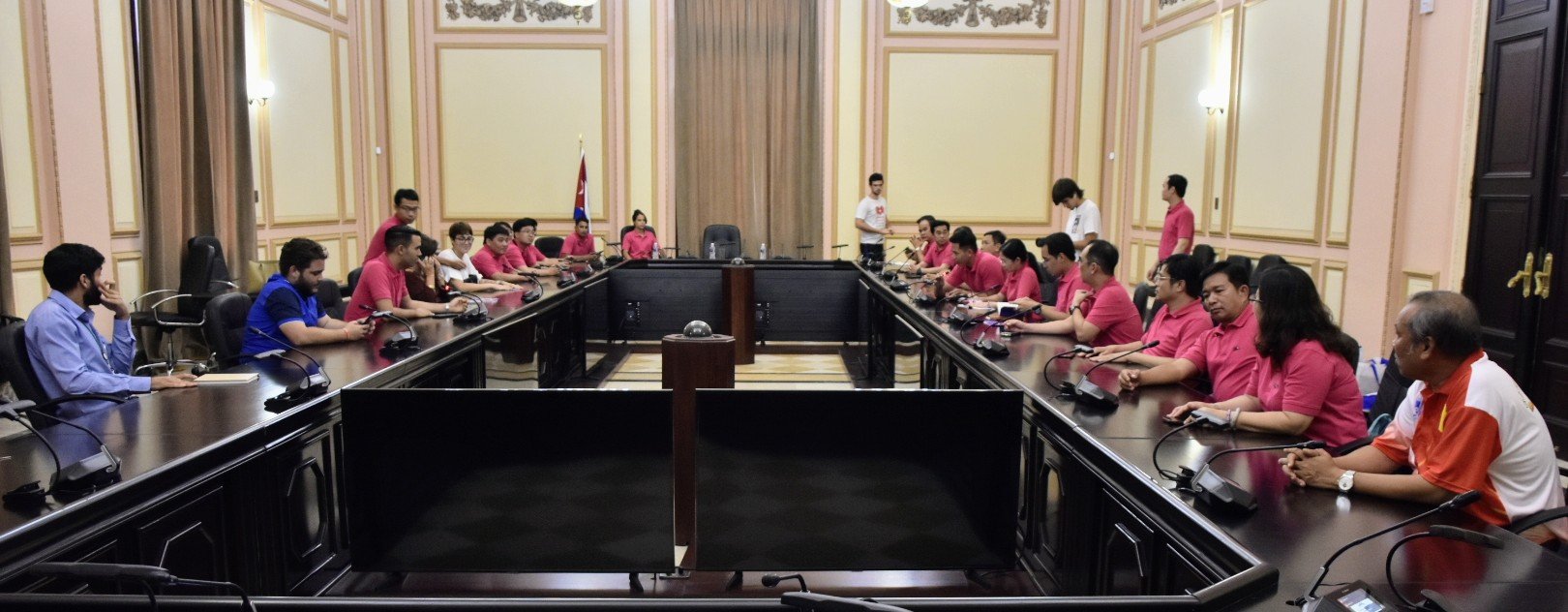 Encuentro de jóvenes diputados cubanos con representantes de la Unión de Jóvenes Comunistas de Ho Chi Minh