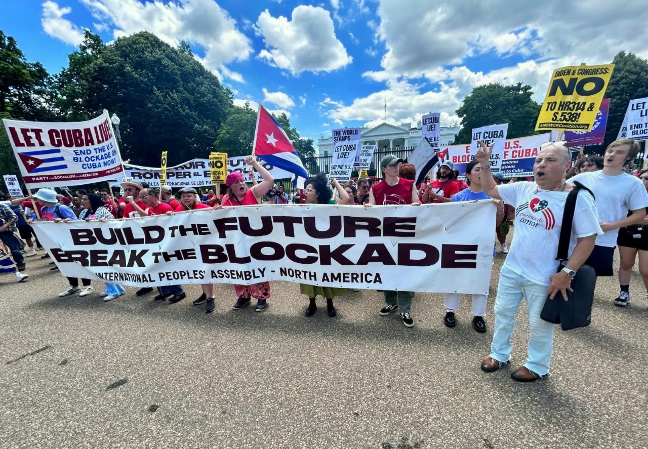 Marchan a la Casa Blanca por el fin del Bloqueo y pedir a Biden remover a Cuba de la Lista SSOT