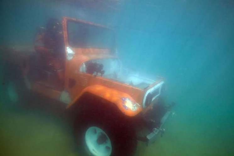 Automóvil en Australia recorre 7 kilómetros bajo el agua
