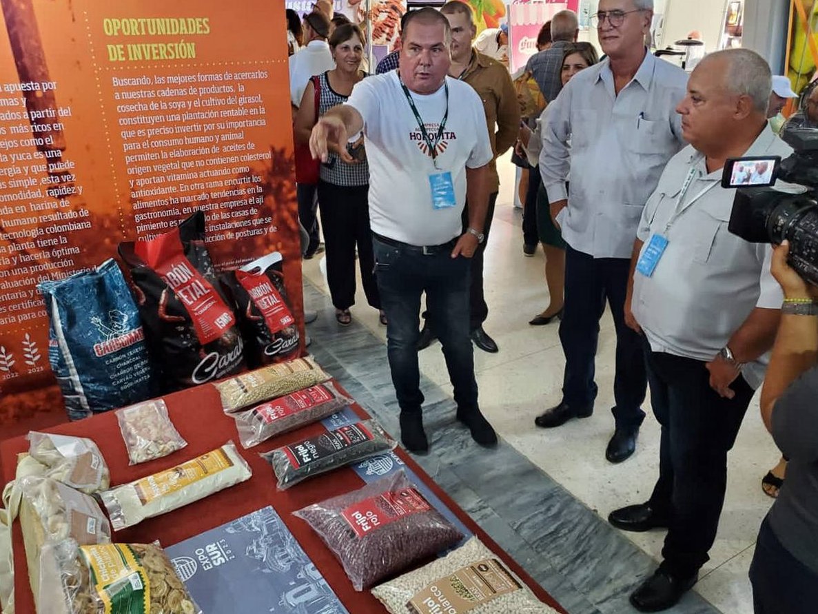 Joaquín Alonso Vázquez, Ministro Presidente del Banco Central recorre el recinto ferial-expositivo Pasacaballo