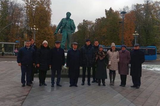 Ricardo Cabrisas en el inicio de la visita oficial que cumplimenta en Rusia
