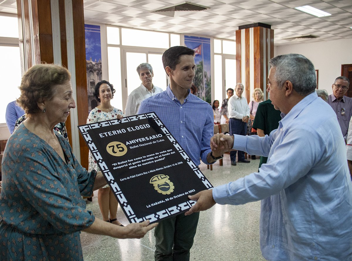 Homenaje de la Central de Trabajadores de Cuba al Ballet Nacional de Cuba