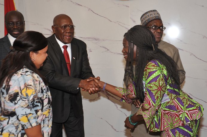 Vicepresidente cubano intercambia con autoridad parlamentaria de Ghana