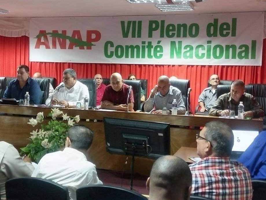 El secretario de Organización del Comité Central del Partido Comunista de Cuba, Roberto Morales, encabezó la reunión de la ANAP