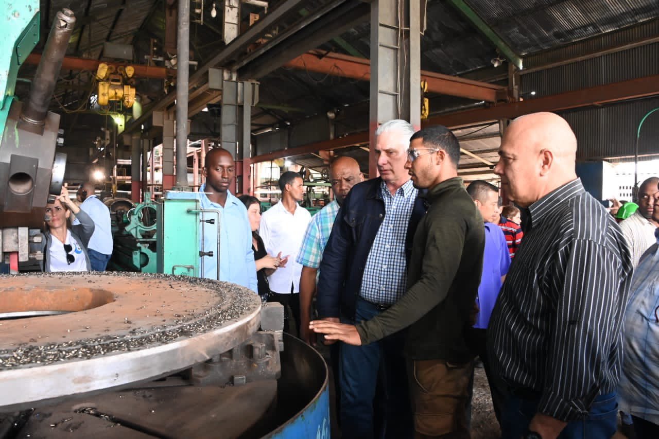 Recorre Díaz-Canel entidades productivas de Sancti Spíritus