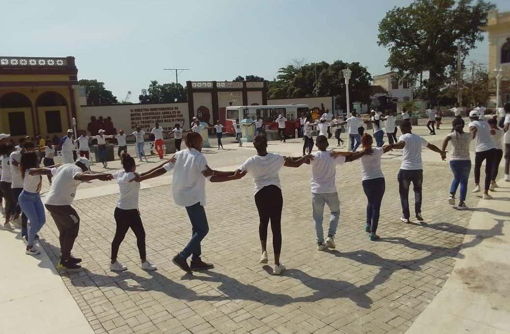 Rueda de casino gigante, por iniciativa del Consejo Nacional de Casas de Cultura y el proyecto internacional Retomando el Son, en Venezuela