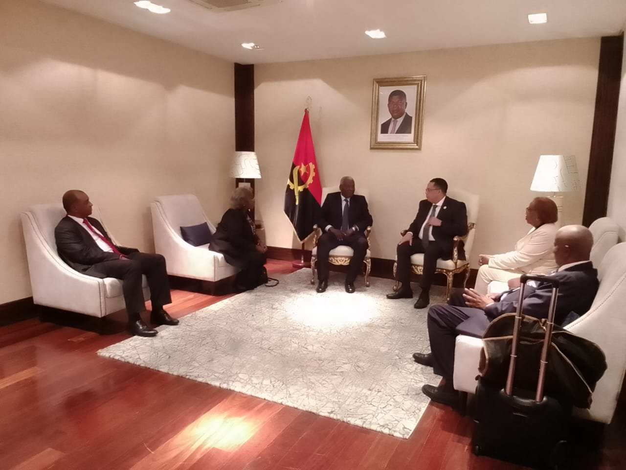 Reciben en Angola a presidente del Parlamento de Cuba