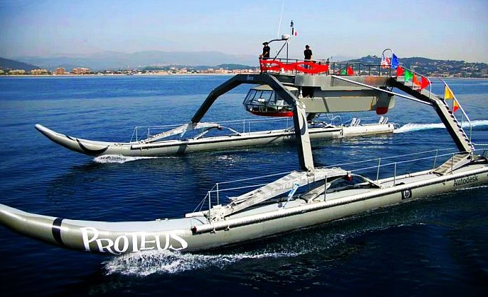 Catamarán con enormes patas flexibles y articuladas que lo han coronado como el barco araña