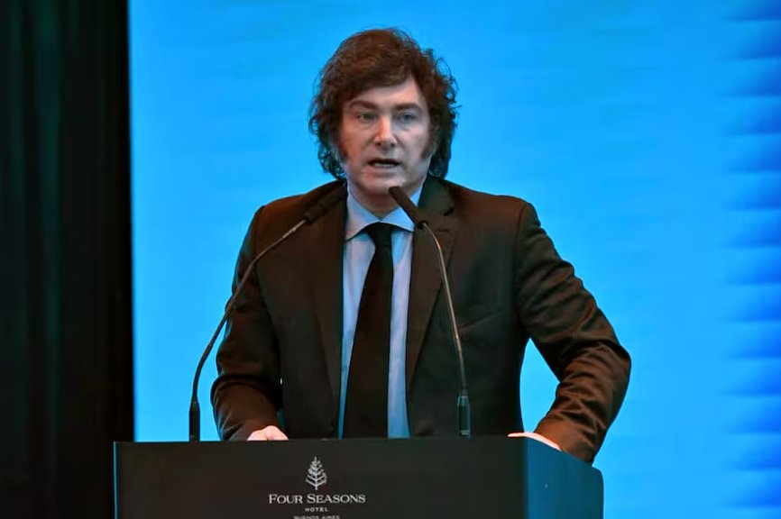 El presidente de Argentina, Javier Milei, habla durante el Foro Económico Internacional de las Américas, en Buenos Aires.