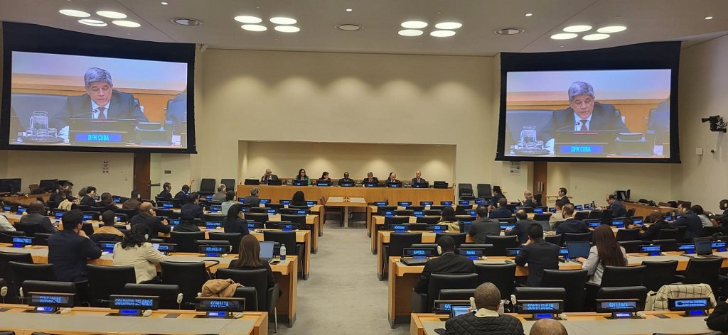 Cuba presenta libro dedicado a retos del G77 y China