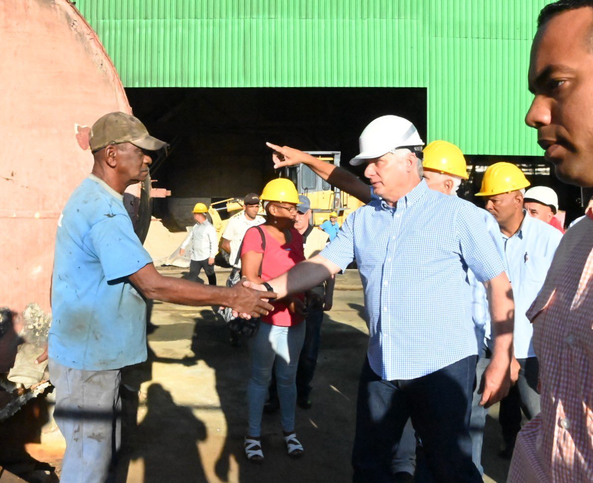 Presidente cubano recorre entidades de Taguasco