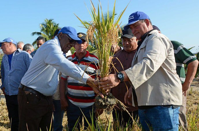 En la visita señaló la necesidad de controlar eficientemente los destinos de las producciones