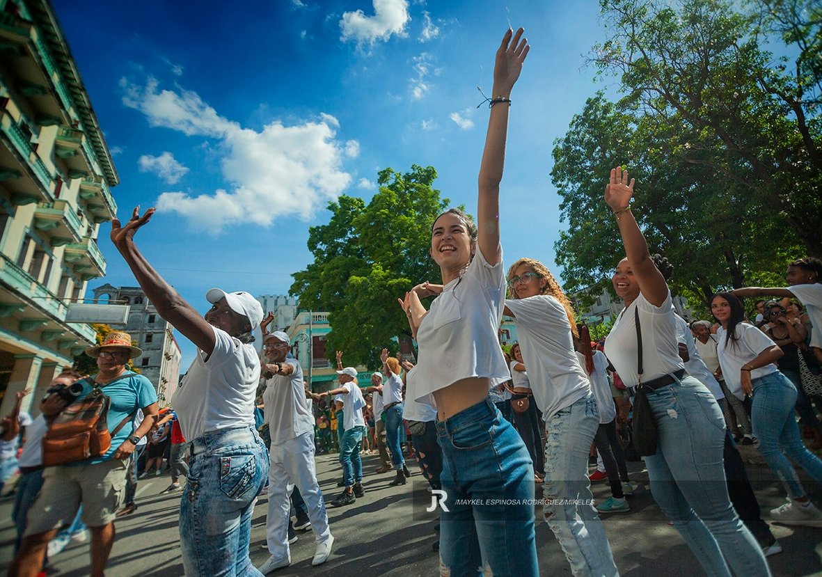 Ensayo general de la Mega Rueda de Casino en avenida Galiano, en Centro Habana.