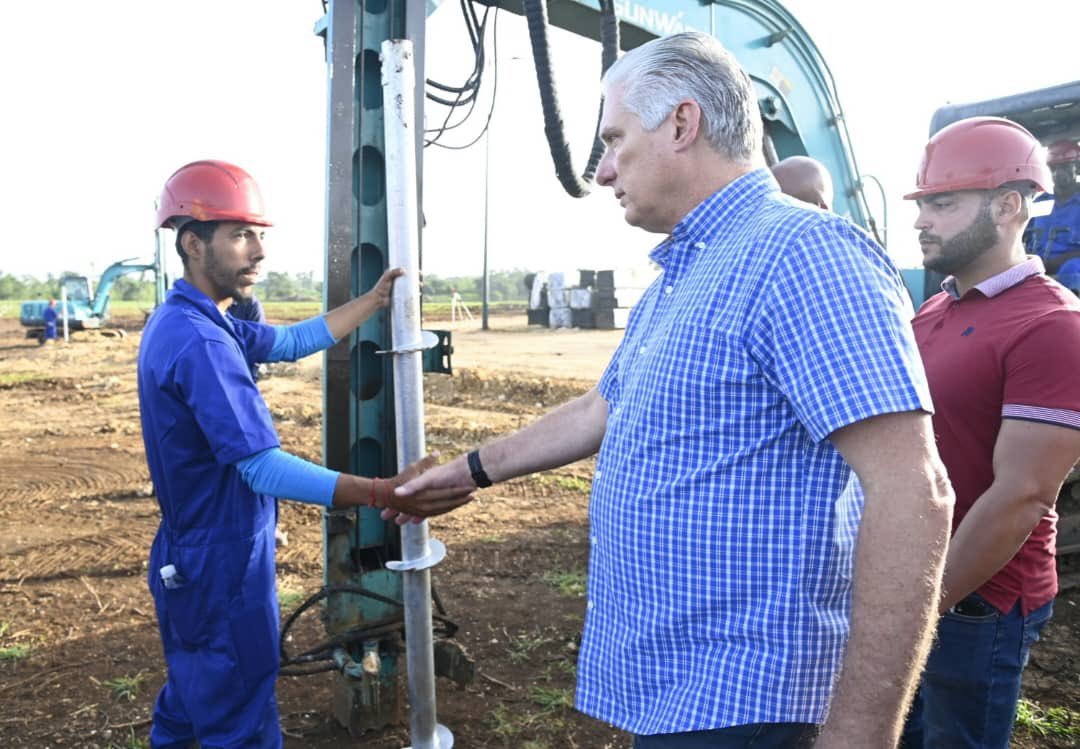 Presidente cubano recorre centros económicos de La Habana