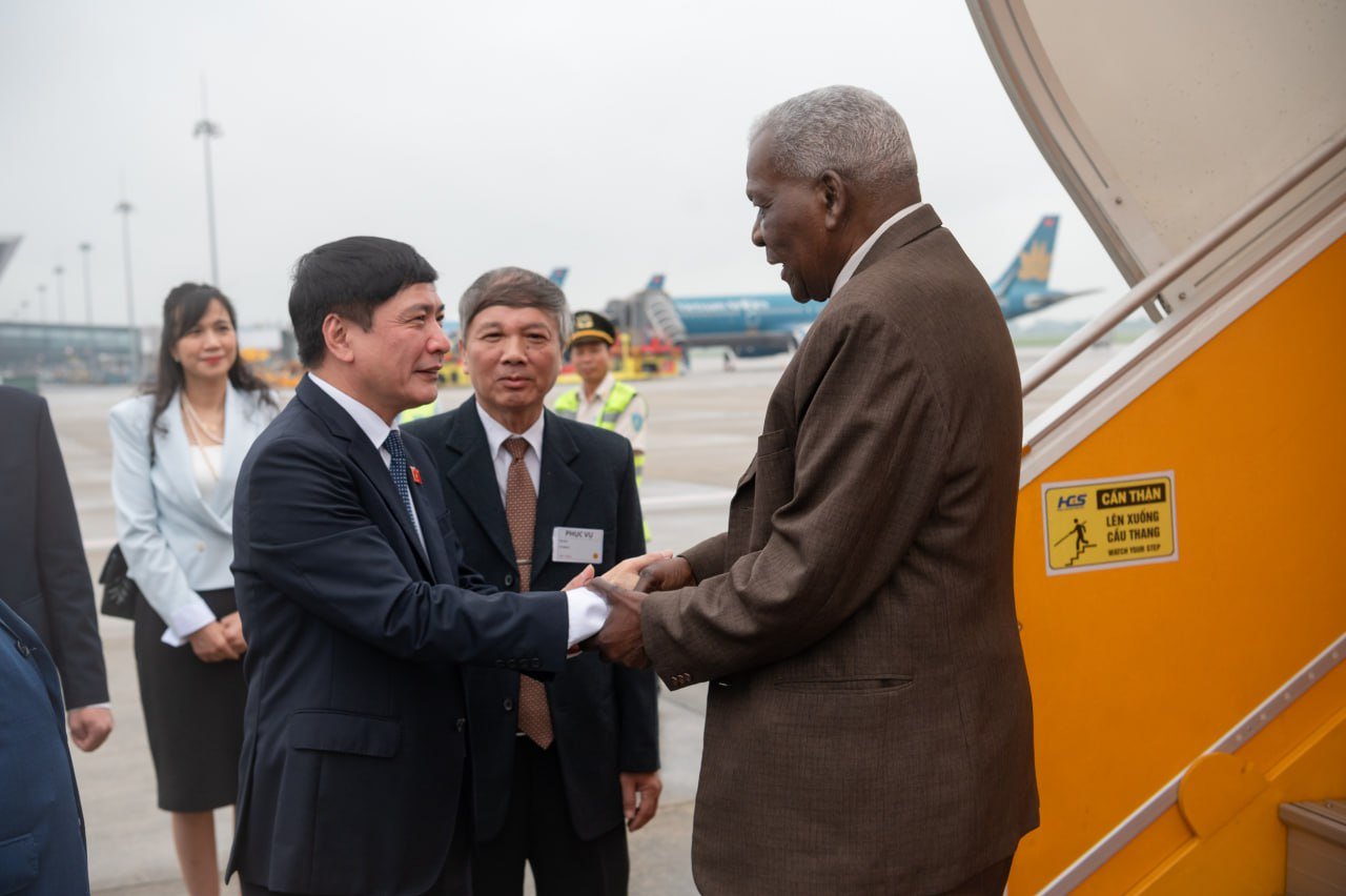 Visita de Esteban Lazo a Vietnam