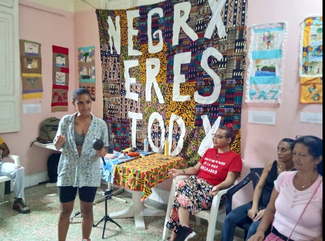 Conducido por la puertorriqueña L'Orangelis Thomas Negron, el taller de Arte y Sanación «NegrxCentradx, abundó sobre empoderamiento femenino y bienestar a través del movimiento