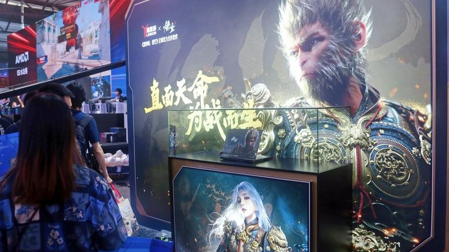 Un cartel de Black Myth: Wukong, se ve en la feria de juegos Chinajoy 2024 en Shanghai, China, 26 de julio de 2024.