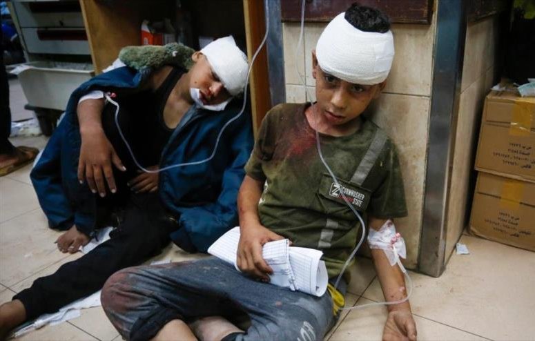 Niños palestinos reciben atención médica