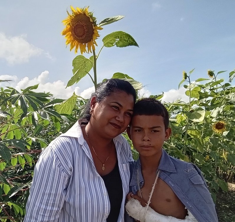 Yaima Carballo Alonso  y su hijo Yang Carlos