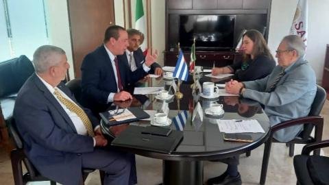 Ministro cubano de Salud intercambia con su homólogo de México