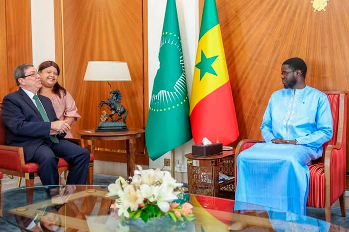 Canciller cubano intercambia con presidente de Senegal