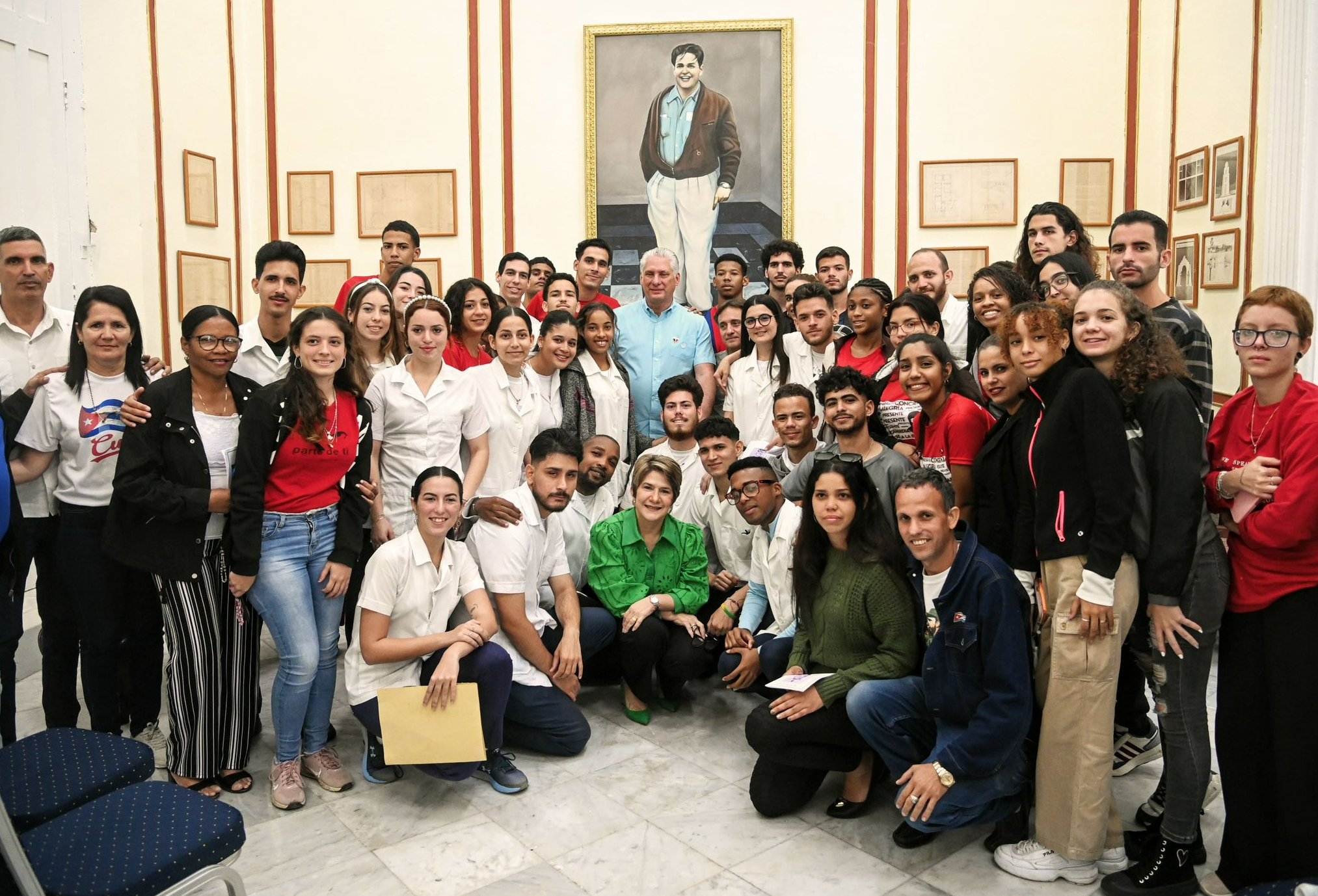 Díaz-Canel con jóvenes matanceros en un nuevo «encuentro con la historia».
