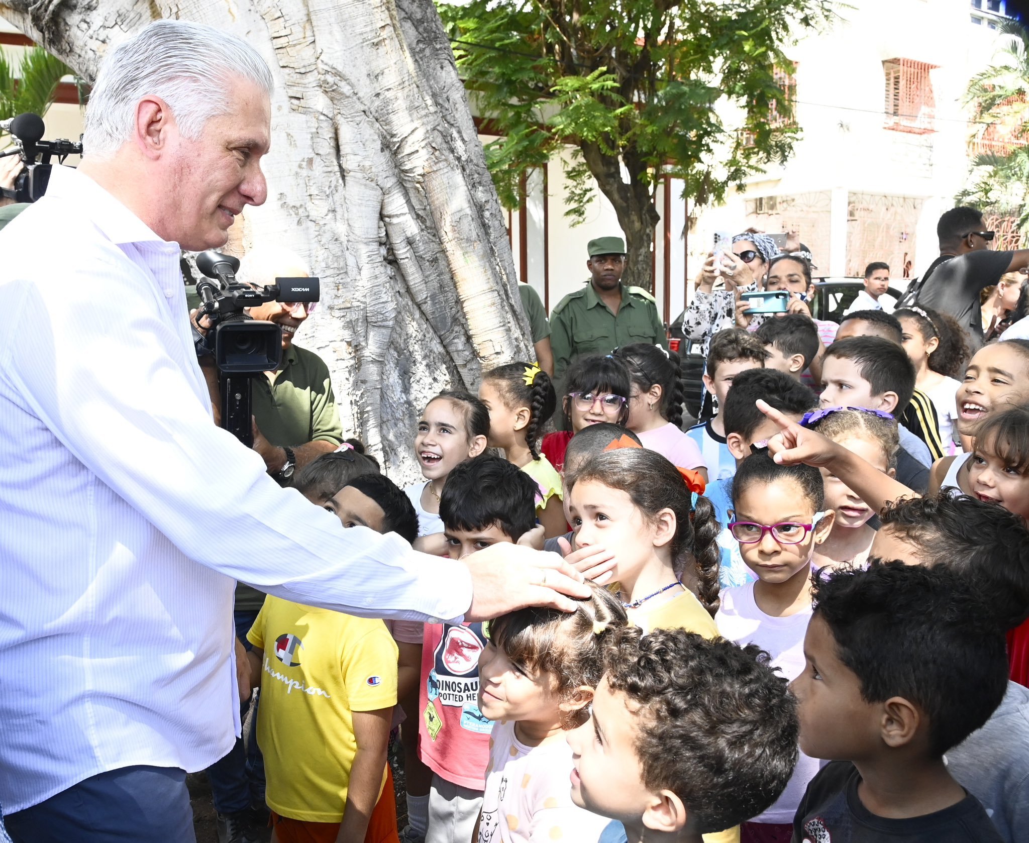 Presidente cubano examina labor económica y social en municipios de La Habana
