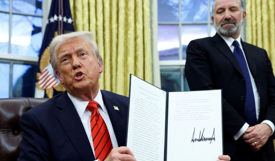 Insiste Trump en su cruzada comercial y arancelaria