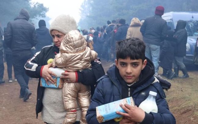 Migrantes en travesía entre Belarús y Polonia en un clima de alta tensión política